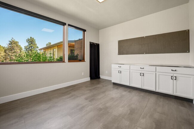 Building Photo - 64144 Pioneer Loop