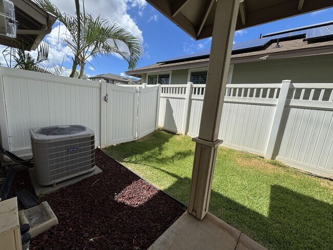 Building Photo - 409 Kuupau St
