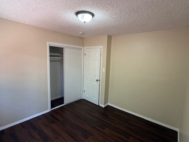 Building Photo - 3-Bedroom Rodeo Home with Brand New Kitchen!