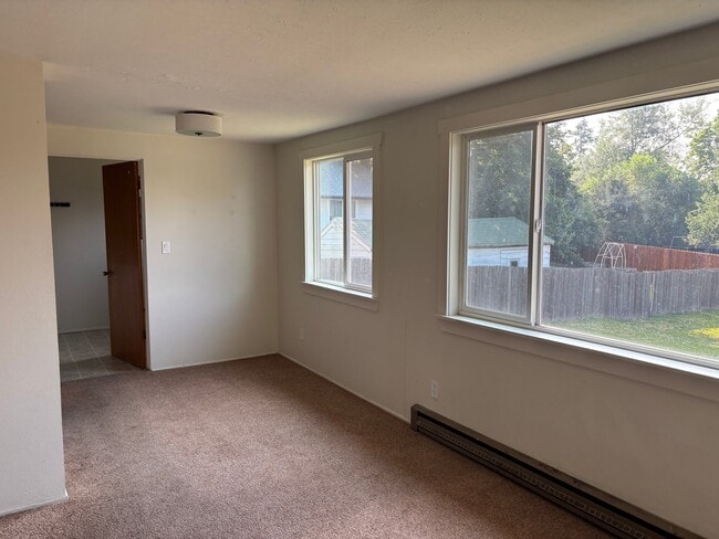 Building Photo - 705 Hidden Ln