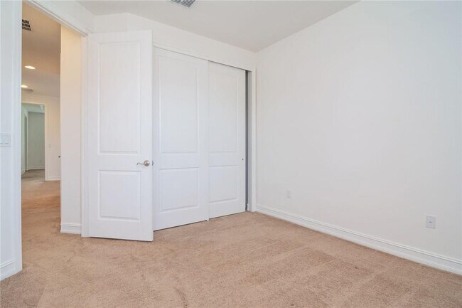 Building Photo - 126 Riverwalk Cir E