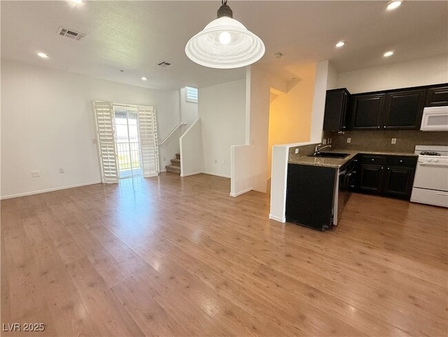Building Photo - 5975 Barbosa Dr