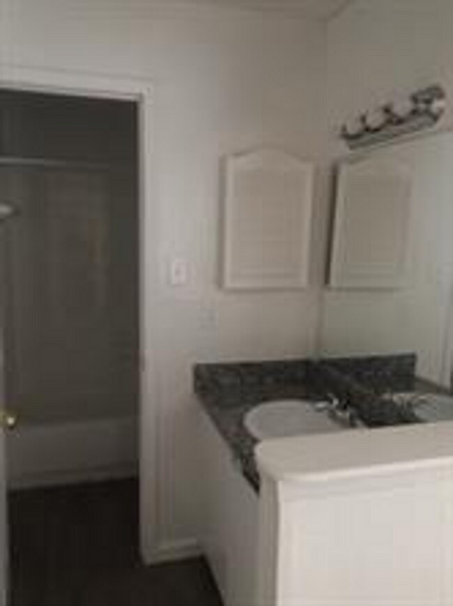 Building Photo - second floor unit - 3 bed, 2 bath condo for $1350 month