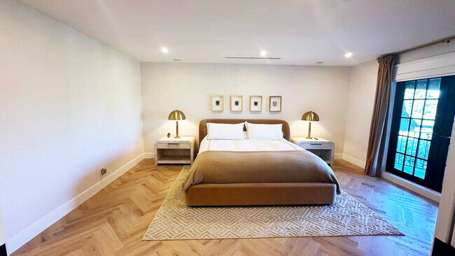 Building Photo - 4312 NE 22nd Ave