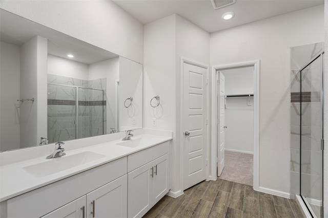 Building Photo - 429 Wydown Dr