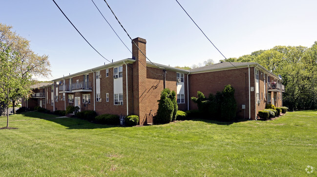 Building Photo - Parkwood Gardens