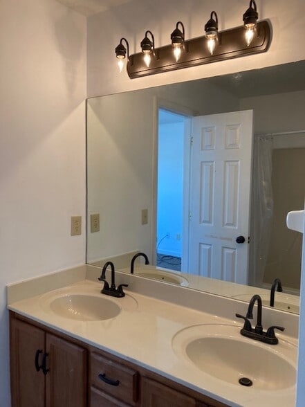 Upstairs Bathroom - 633 Wilderness Trl