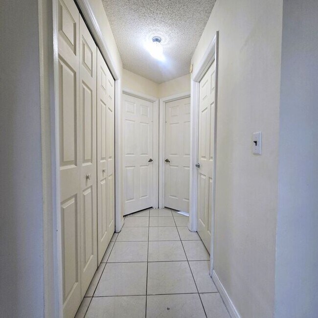Building Photo - 3 Bdrm 2 Bath With Office in Waterford Lak...