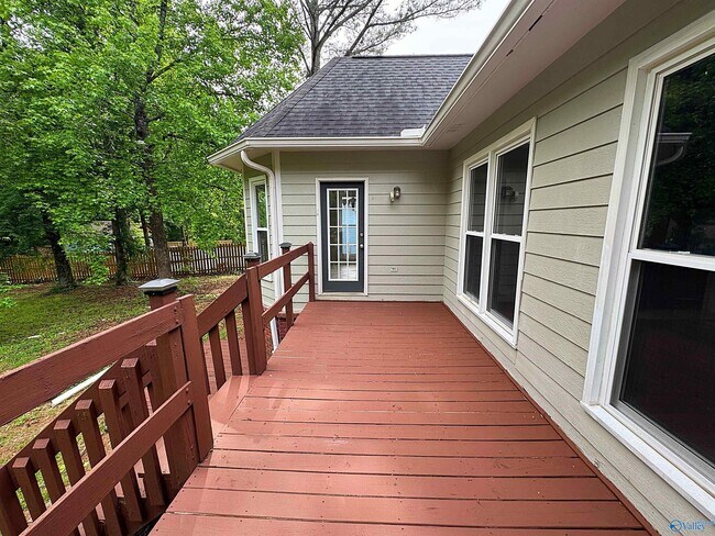 Building Photo - 192 Rosecliff Dr