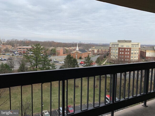 Building Photo - 3701 S George Mason Dr