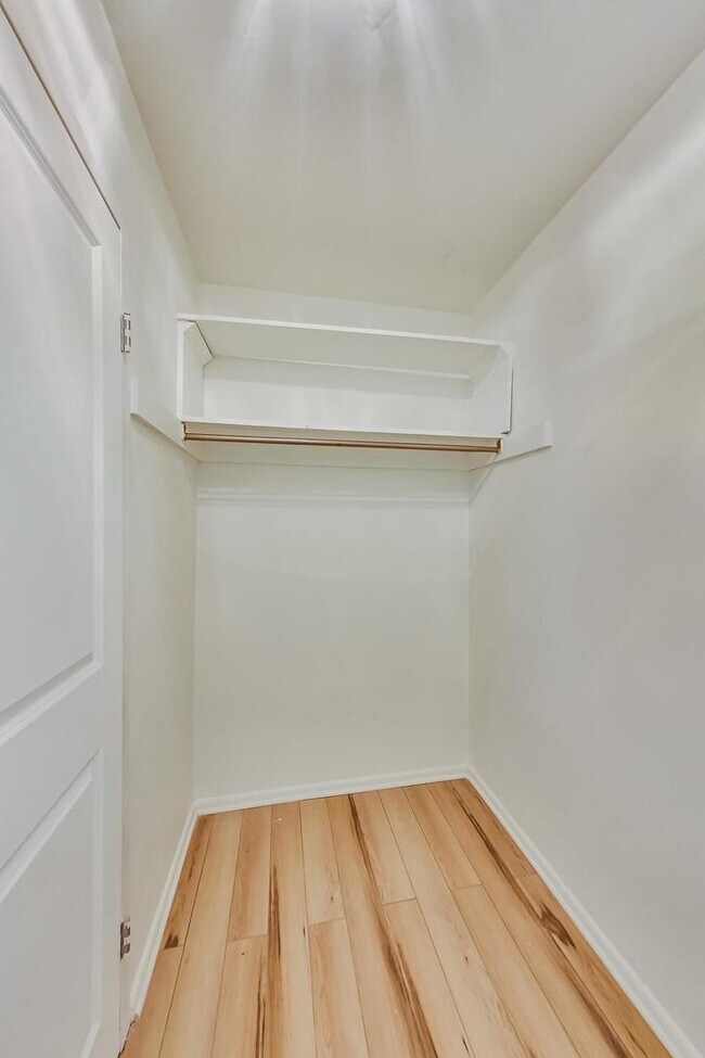 Building Photo - 3550 N Lake Shore Dr