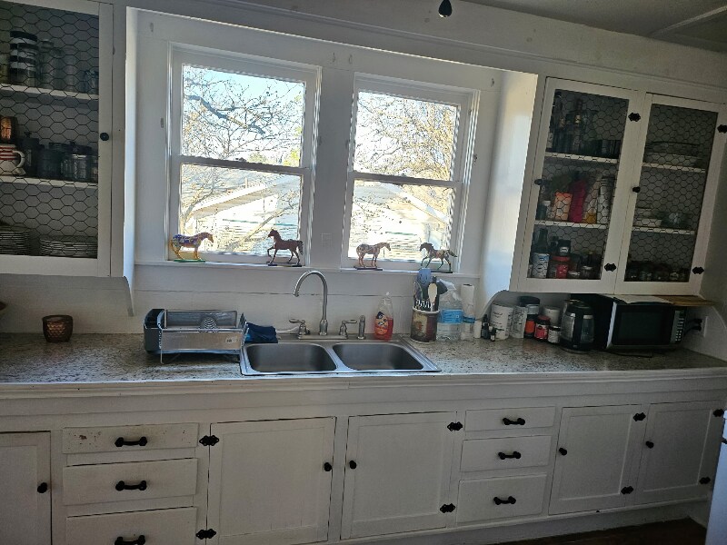 Building Photo - 216 E 2nd St