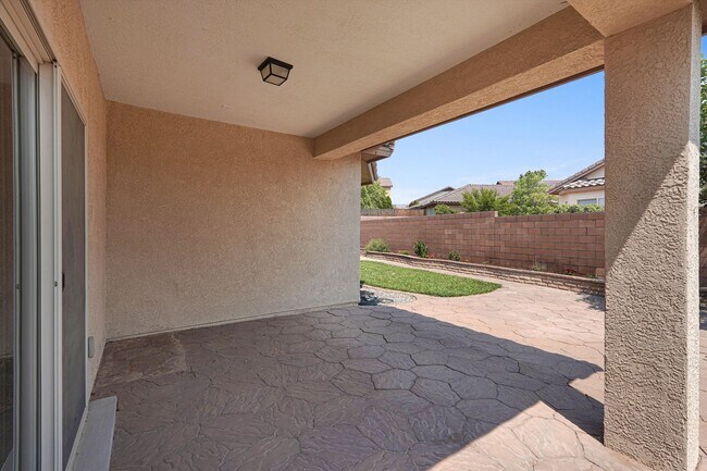 Building Photo - 224 Valle Alto Dr NE