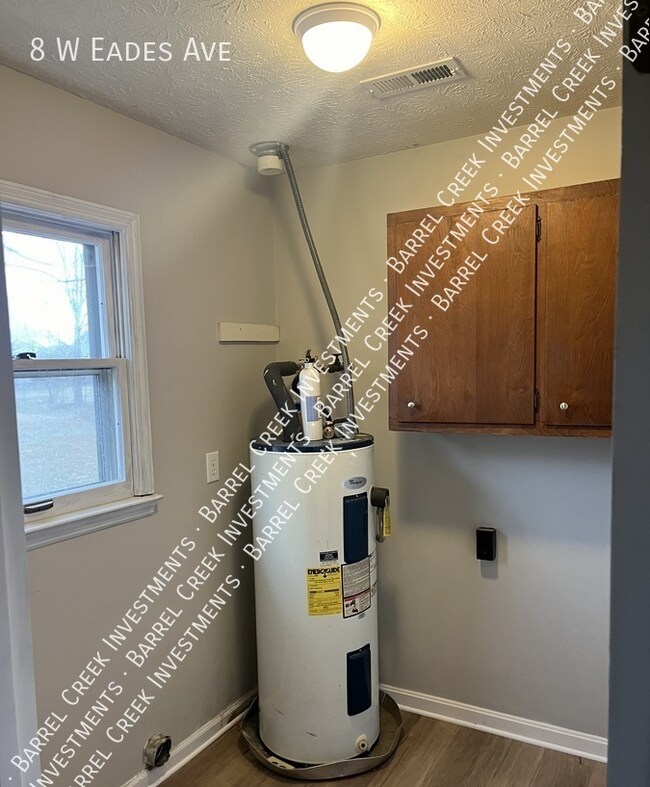 Building Photo - 8 W Eades Ave