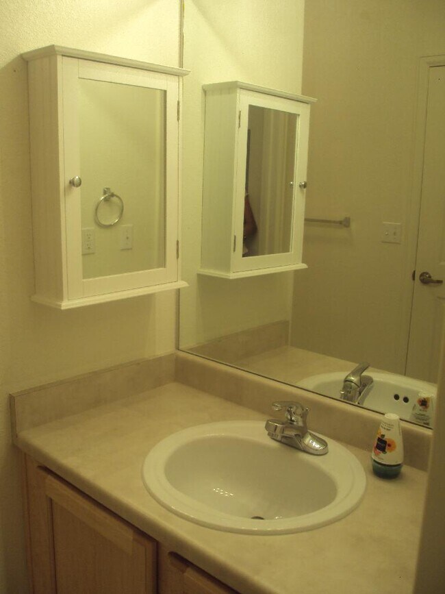 Building Photo - 2BR/2BA Condo + W/D + Pool+GYM-AVAIL 8/20