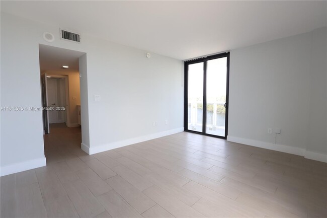 Building Photo - 20515 E Country Club Dr
