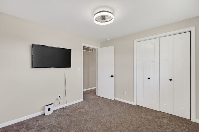 Building Photo - 2091 IL-102