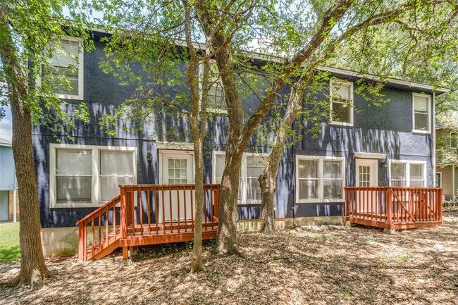 Building Photo - 945-947-947 Sagewood Trail