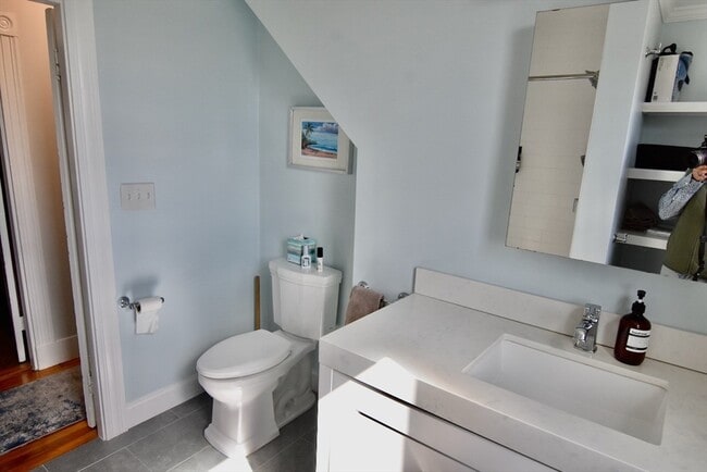 Building Photo - 14 Castlerock St