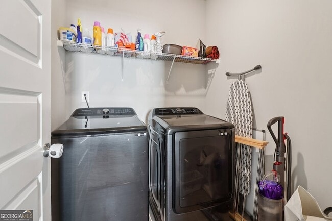 Building Photo - 3890 Clarington Dr