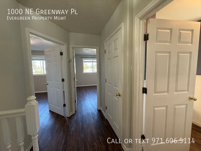 Building Photo - 1000 NE Greenway Pl