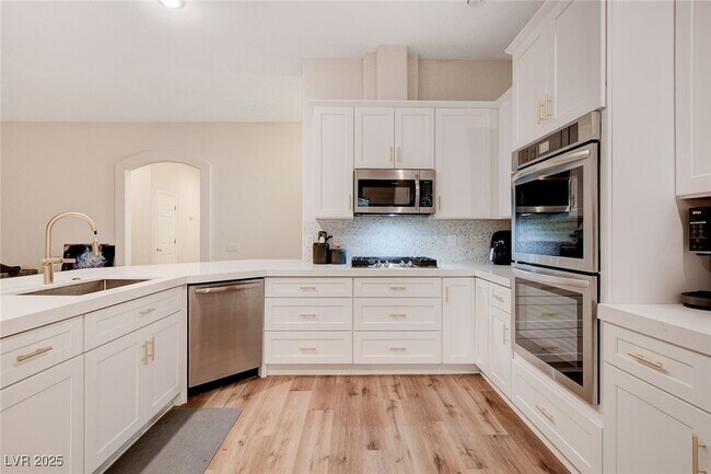 Building Photo - 10720 Elm Ridge Ave