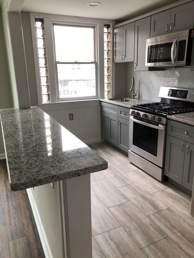 Building Photo - Updated Row - Holmesburg