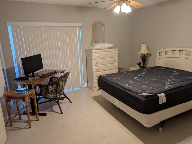 Building Photo - 2669 Garden Dr S