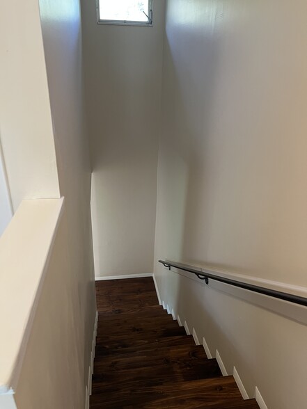 Building Photo - 1525 SE 25th St