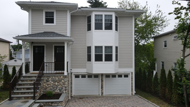 Building Photo - DeVoe Elite