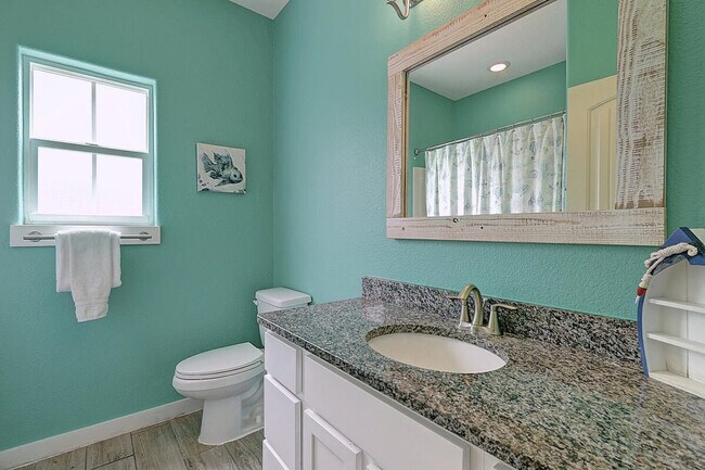 Building Photo - 1617 S Station St