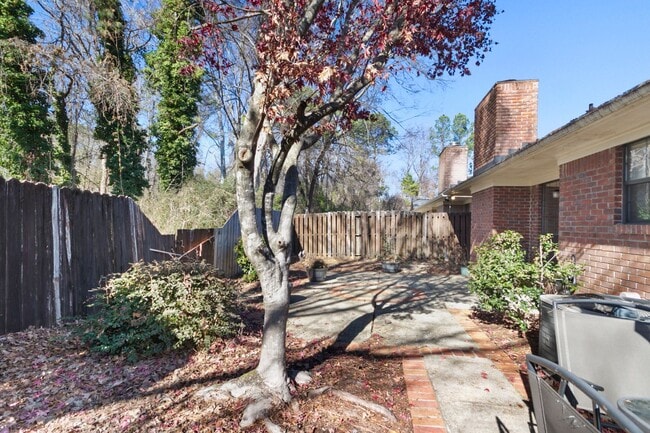 Building Photo - 2013 Fox Ridge Rd