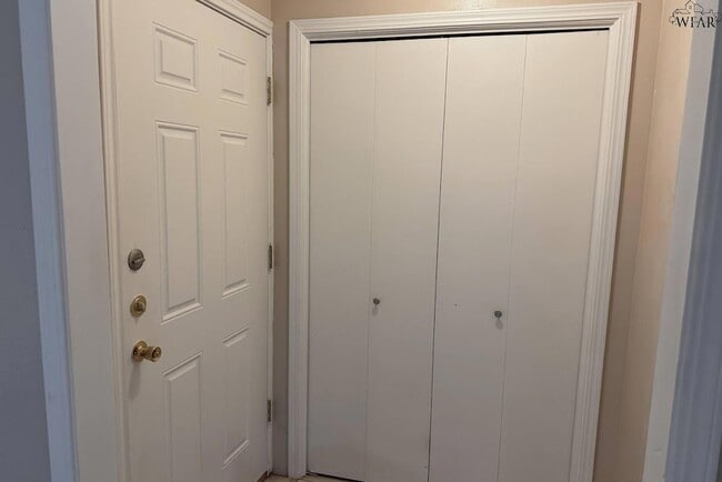 Building Photo - 1901 Wenonah Ave