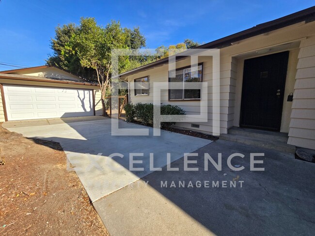 Primary Photo - Newly Upgraded Home Throughout - Walk To P...