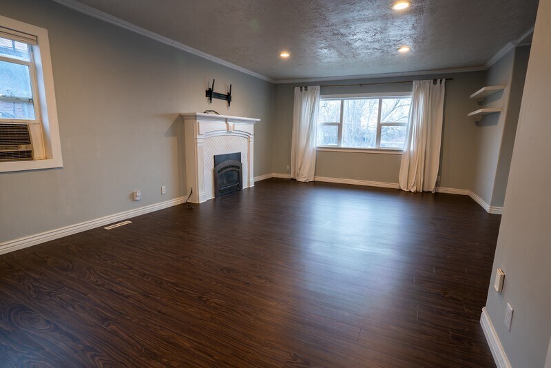Building Photo - 1061 E 800 S