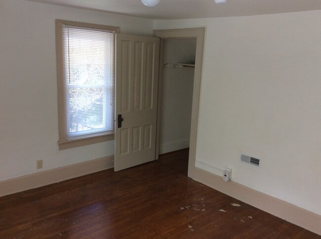 Upstairs Bedroom A - 11 Pratt St