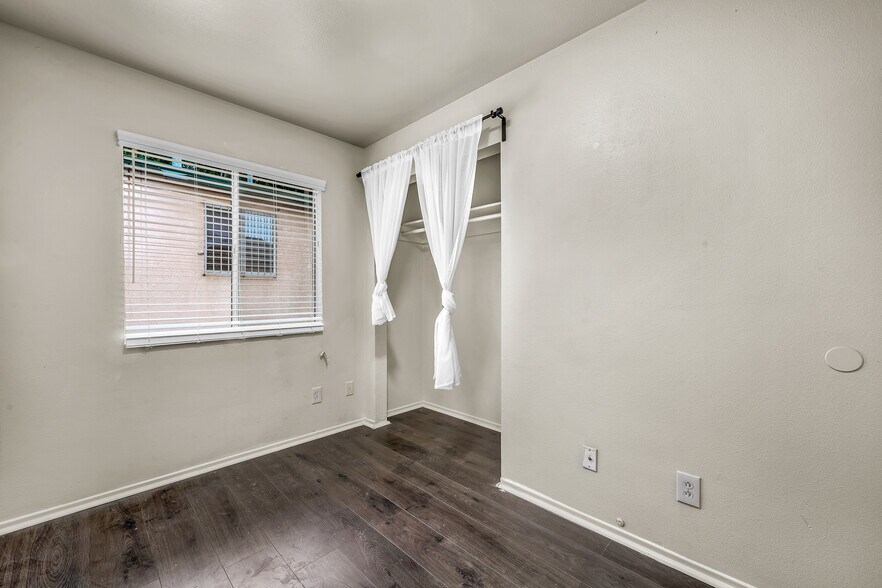 Building Photo - 5243 Huntington Dr N