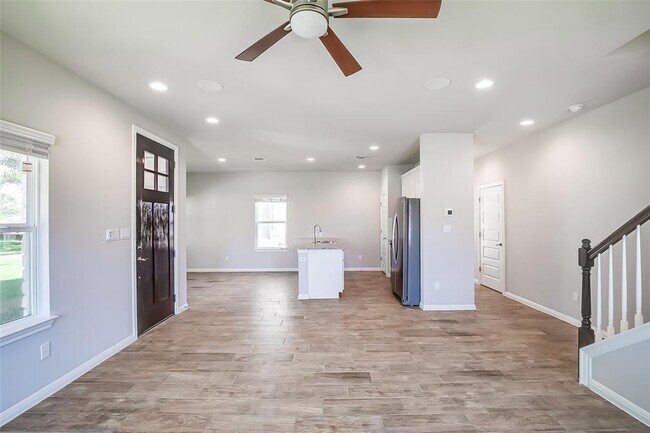 Building Photo - 1301 Low Branch Ln