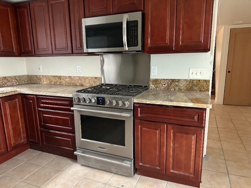 Building Photo - 4247 NE Glisan St