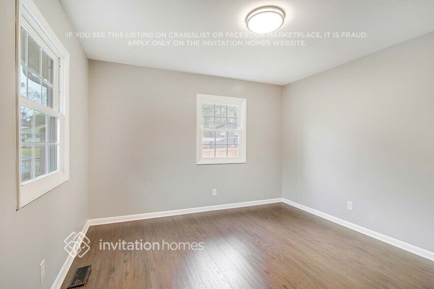 Building Photo - 1100 Chatham Ln