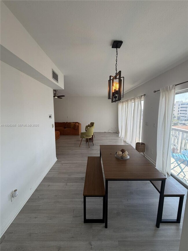 Building Photo - 9700 E Bay Harbor Dr