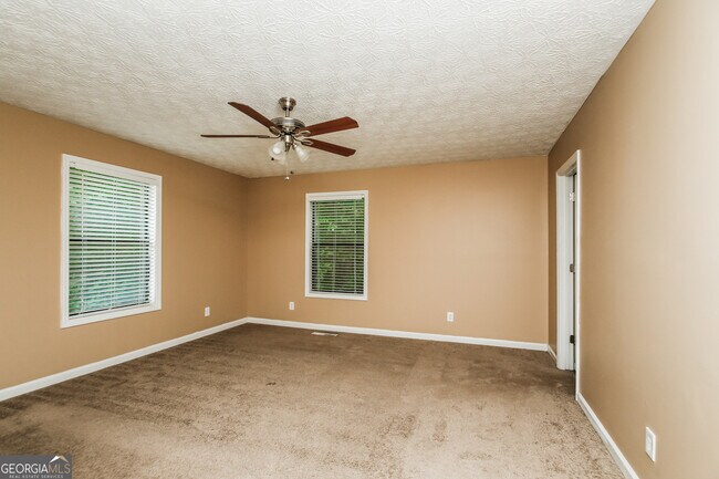 Building Photo - 5561 Deerfield Pl