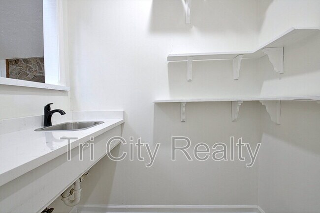 Building Photo - 150 Drennan Dr