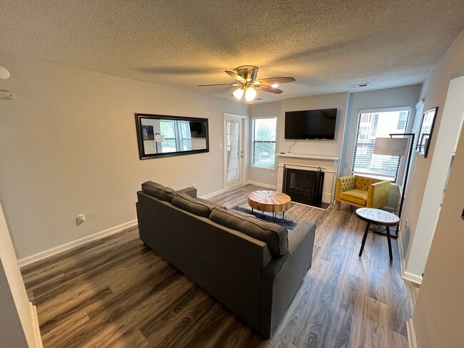 Building Photo - Updated 1 Bed 1 Bath Condo Near SouthPoint!