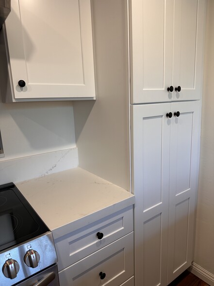 Kitchen Pantry - 961 La Bonita Dr