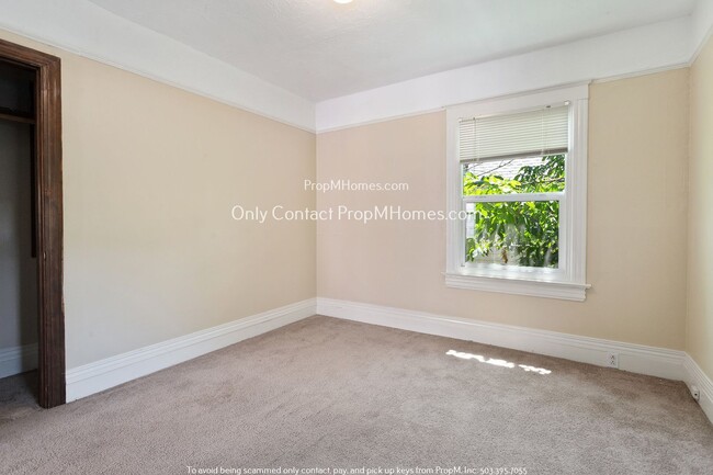 Building Photo - Charming 3 Bedroom Sanctuary in Eliot Neighborhood!