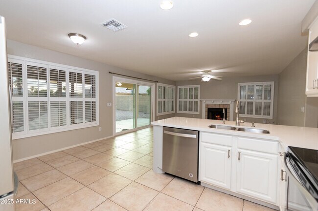 Building Photo - 2388 S Sycamore Pl
