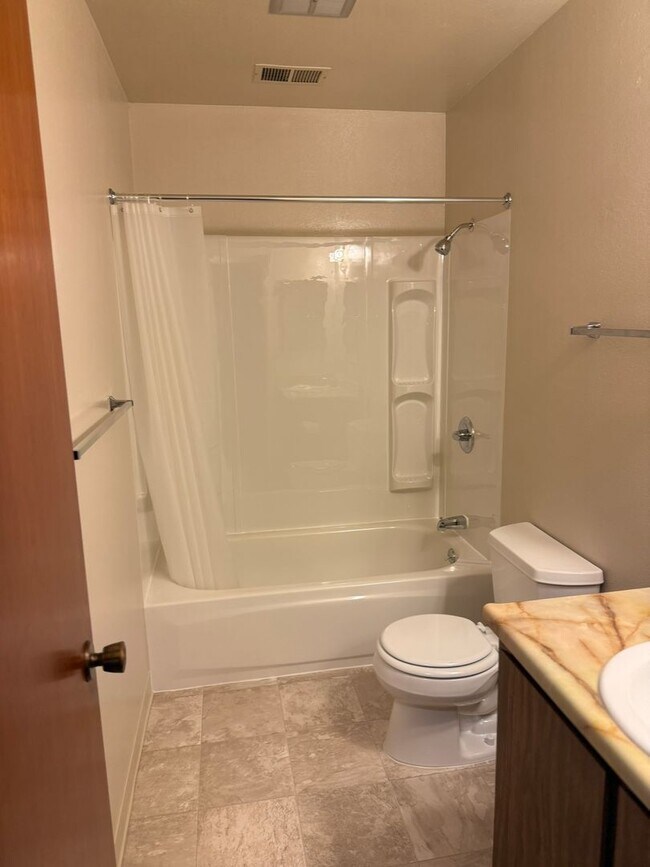 Building Photo - 765 Pope Dr