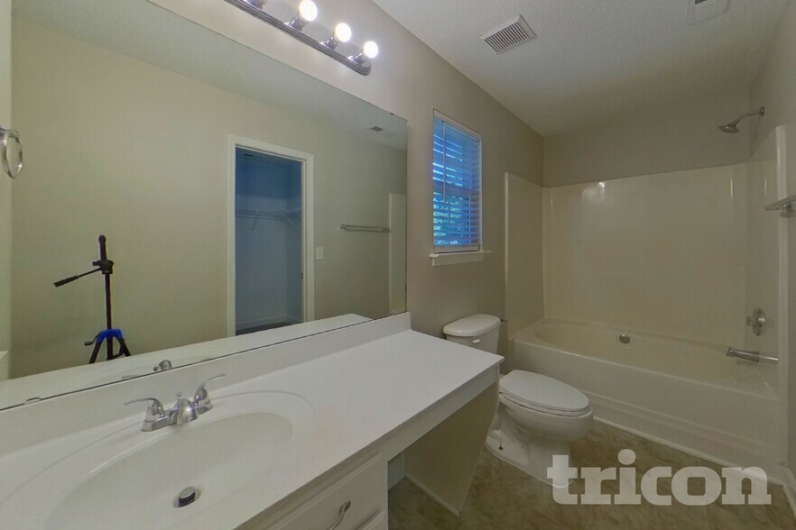 Building Photo - 1024 Crowders Woods Dr
