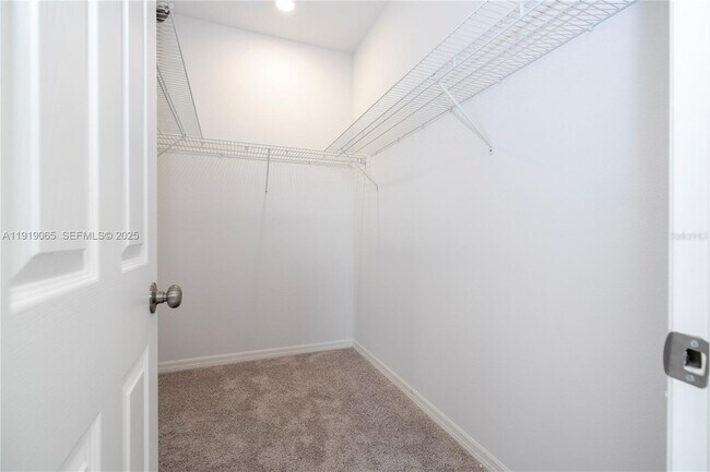 Building Photo - 873 Colville Dr